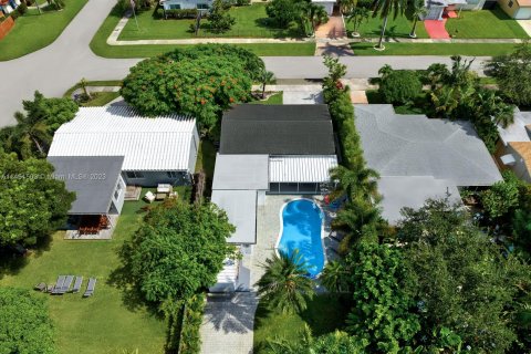 Villa ou maison à louer à Hollywood, Floride: 4 chambres, 152.92 m2 № 715794 - photo 1