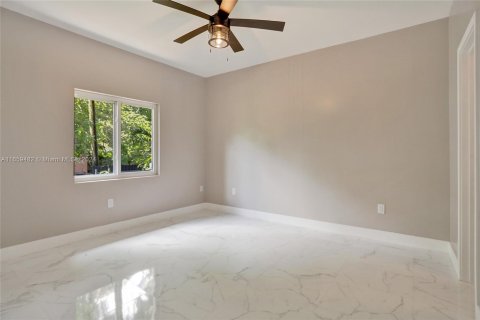 House in Miami, Florida 3 bedrooms, 117.43 sq.m. № 1364224 - photo 14