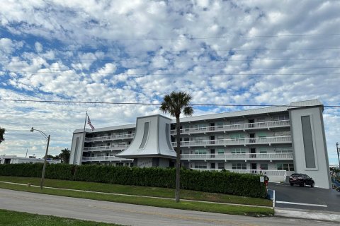 Condo in North Palm Beach, Florida, 2 bedrooms  № 883357 - photo 24