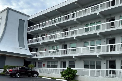 Condo in North Palm Beach, Florida, 2 bedrooms  № 883357 - photo 2