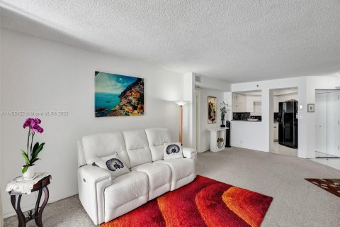 Condo in Miami Beach, Florida, 2 bedrooms  № 749719 - photo 14