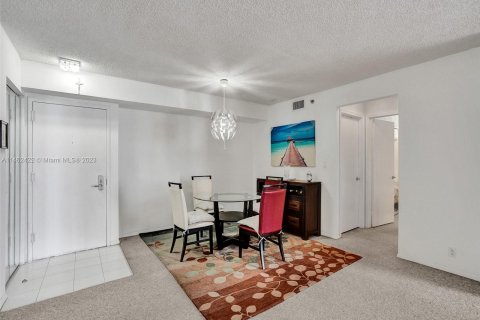 Condo in Miami Beach, Florida, 2 bedrooms  № 749719 - photo 13