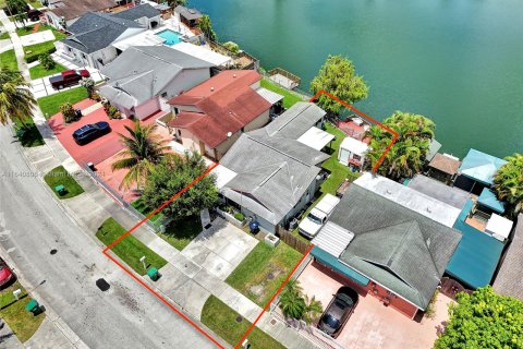 House in Miami, Florida 3 bedrooms, 115.57 sq.m. № 1316432 - photo 3