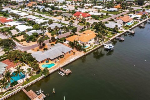 Casa en venta en Belleair Beach, Florida, 4 dormitorios, 262.91 m2 № 1400463 - foto 11