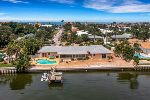 Casa en venta en Belleair Beach, Florida, 4 dormitorios, 262.91 m2 № 1400463 - foto 13