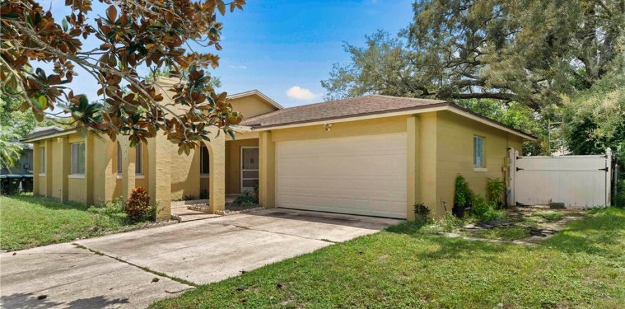 House in Orlando, Florida 3 bedrooms, 138.05 sq.m. № 1346198