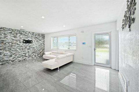 Casa en venta en Miramar, Florida, 4 dormitorios, 142.6 m2 № 1391542 - foto 4