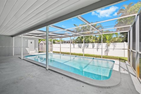 Casa en venta en Miramar, Florida, 4 dormitorios, 142.6 m2 № 1391542 - foto 19