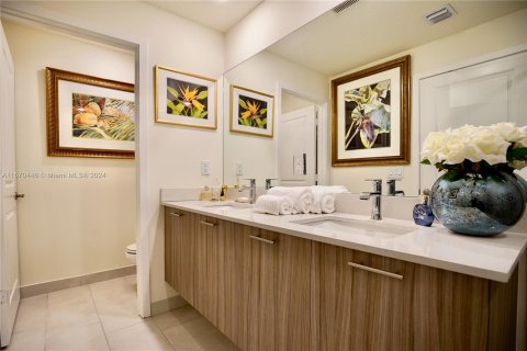 Adosado en venta en Doral, Florida, 3 dormitorios, 192.31 m2 № 1128251 - foto 29