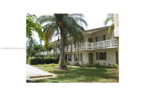Copropriété à vendre à Coral Springs, Floride: 2 chambres, 112.88 m2 № 1101575 - photo 2