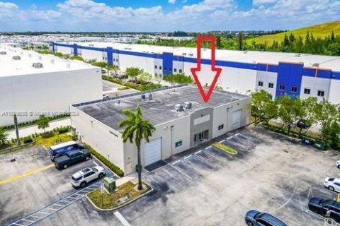 Propiedad comercial en venta en Doral, Florida № 1159220 - foto 5