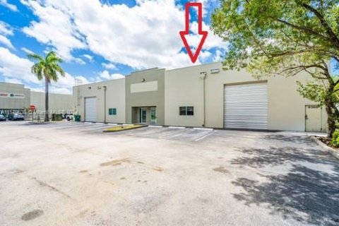 Propiedad comercial en venta en Doral, Florida № 1159220 - foto 4