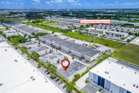 Propiedad comercial en venta en Doral, Florida № 1159220 - foto 3