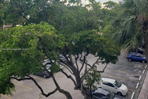 Купить кондоминиум в Норт-Майами, Флорида 2 спальни, 91.51м2, № 949453 - фото 8