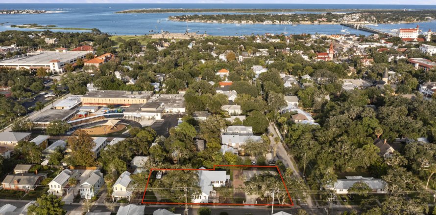 Propiedad comercial en Saint Augustine, Florida 211.82 m2 № 772499