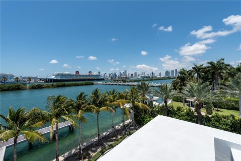 Casa en venta en Miami Beach, Florida, 9 dormitorios, 1405.8 m2 № 17210 - foto 10