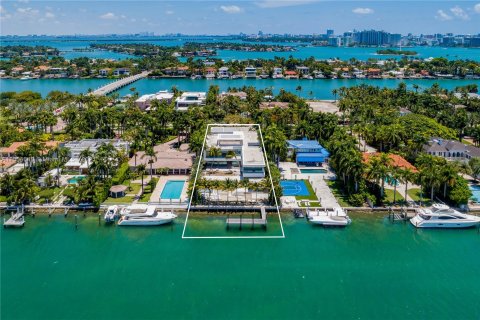 House in Miami Beach, Florida 9 bedrooms, 1405.8 sq.m. № 17210 - photo 3