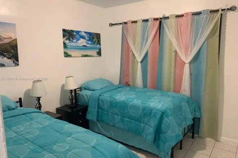 Casa en venta en Miami Gardens, Florida, 4 dormitorios, 151.24 m2 № 1291077 - foto 21