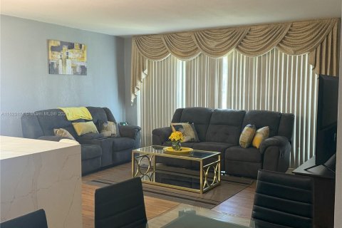 Casa en venta en Miami Gardens, Florida, 4 dormitorios, 151.24 m2 № 1291077 - foto 11