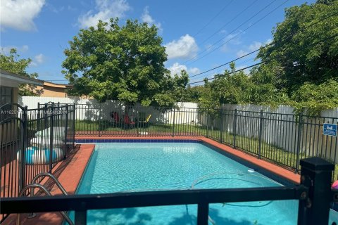 Casa en venta en Miami Gardens, Florida, 4 dormitorios, 151.24 m2 № 1291077 - foto 30