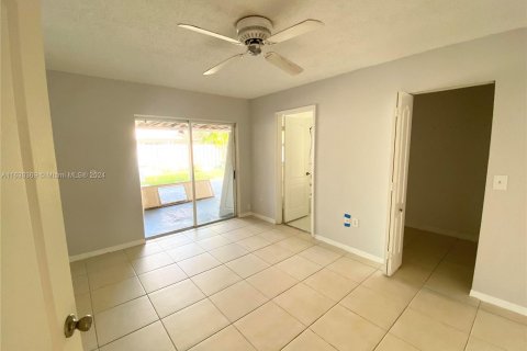 Casa en venta en Cutler Bay, Florida, 3 dormitorios, 129.51 m2 № 1291076 - foto 11