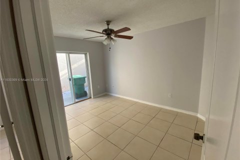 House in Cutler Bay, Florida 3 bedrooms, 129.51 sq.m. № 1291076 - photo 15