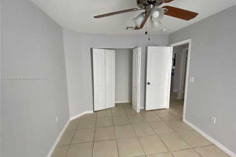 Casa en venta en Cutler Bay, Florida, 3 dormitorios, 129.51 m2 № 1291076 - foto 14