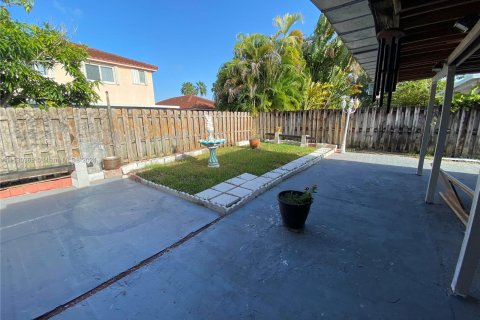 House in Cutler Bay, Florida 3 bedrooms, 129.51 sq.m. № 1291076 - photo 20