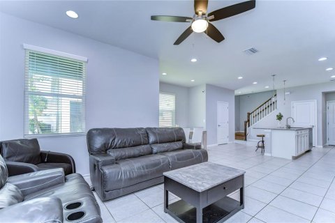 Townhouse in Tampa, Florida 3 bedrooms, 172.05 sq.m. № 1363421 - photo 8