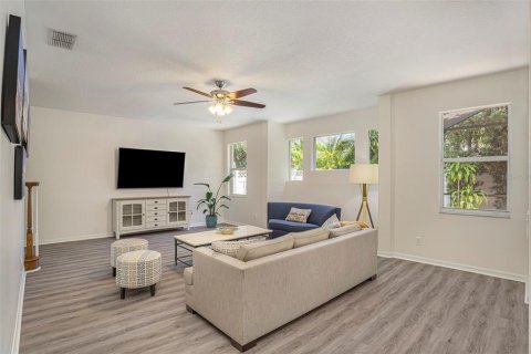 Casa en venta en Wesley Chapel, Florida, 5 dormitorios, 314.94 m2 № 1130701 - foto 19