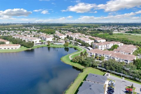 Condominio en venta en Kissimmee, Florida, 3 dormitorios, 138.89 m2 № 1364372 - foto 7