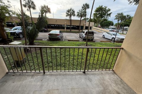 Condo in North Miami, Florida, 1 bedroom  № 1380046 - photo 12