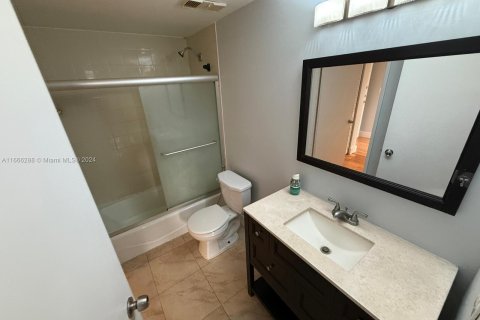 Condo in North Miami, Florida, 1 bedroom  № 1380046 - photo 11