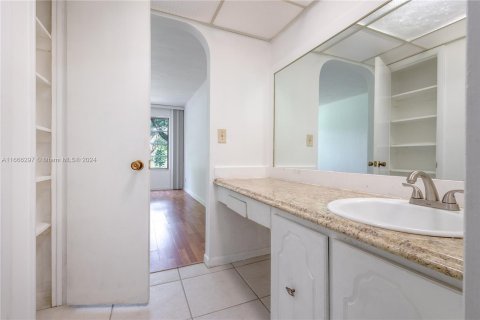 Condo in Lauderhill, Florida, 2 bedrooms  № 1380050 - photo 8