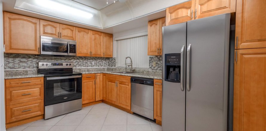 Condo in Lauderhill, Florida, 2 bedrooms  № 1380050