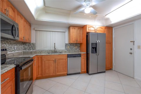 Condo in Lauderhill, Florida, 2 bedrooms  № 1380050 - photo 2