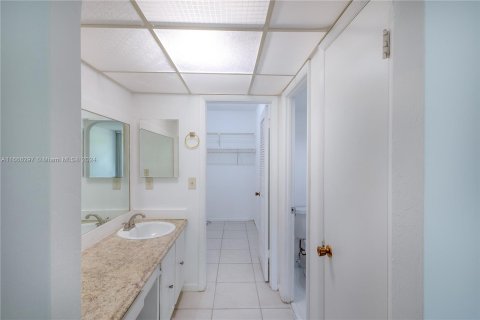 Condo in Lauderhill, Florida, 2 bedrooms  № 1380050 - photo 5