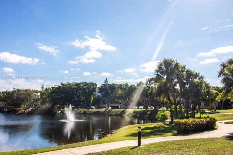 Condo in Lauderhill, Florida, 2 bedrooms  № 1380050 - photo 27