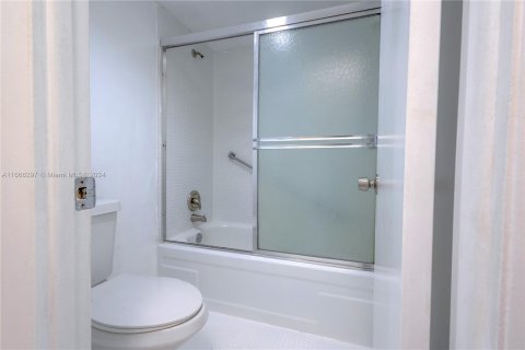 Condo in Lauderhill, Florida, 2 bedrooms  № 1380050 - photo 7