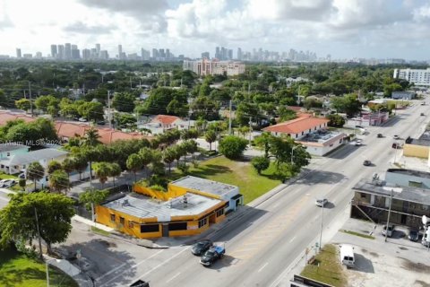 Propiedad comercial en venta en Miami, Florida № 1380045 - foto 1