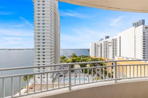 Condo in Miami, Florida, 1 bedroom  № 1394665 - photo 1