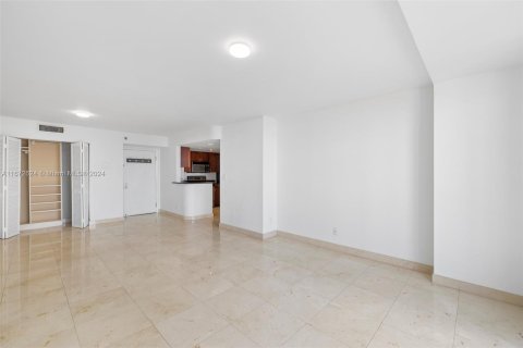 Condo in Miami, Florida, 1 bedroom  № 1394665 - photo 10