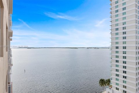 Condo in Miami, Florida, 1 bedroom  № 1394665 - photo 3