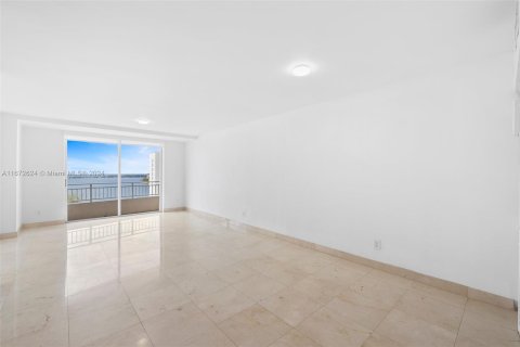 Condo in Miami, Florida, 1 bedroom  № 1394665 - photo 6