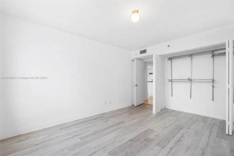 Condo in Miami, Florida, 1 bedroom  № 1394665 - photo 20