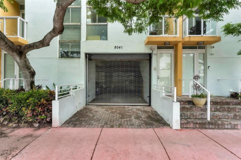 Copropriété à vendre à Miami Beach, Floride: 2 chambres, 103.68 m2 № 1395825 - photo 12