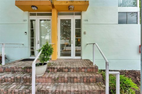 Copropriété à vendre à Miami Beach, Floride: 2 chambres, 103.68 m2 № 1395825 - photo 13