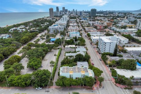 Copropriété à vendre à Miami Beach, Floride: 2 chambres, 103.68 m2 № 1395825 - photo 3