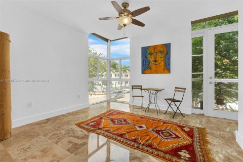 Copropriété à vendre à Miami Beach, Floride: 2 chambres, 103.68 m2 № 1395825 - photo 25