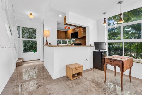 Copropriété à vendre à Miami Beach, Floride: 2 chambres, 103.68 m2 № 1395825 - photo 16